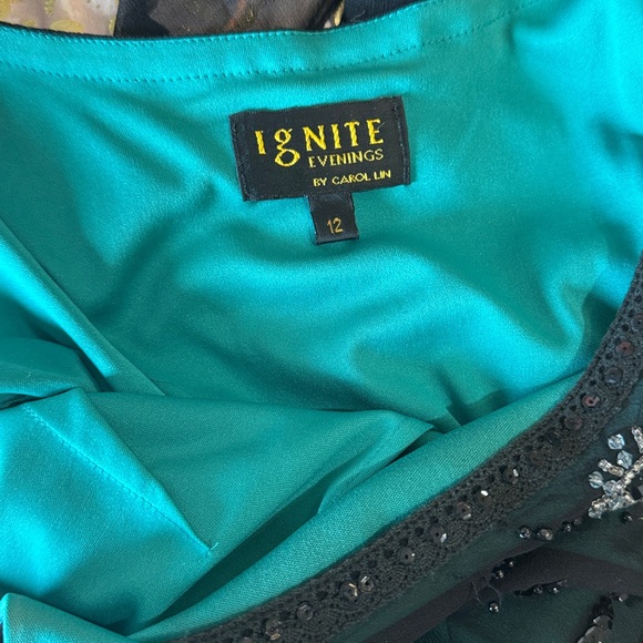 Chic One Shoulder Black and Green Dress 100% Silk - Picture 8 of 10